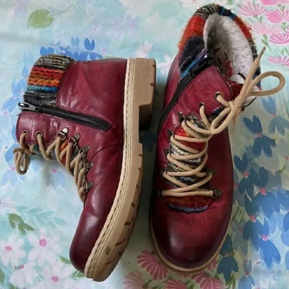 Mountaineering lace up boots retro